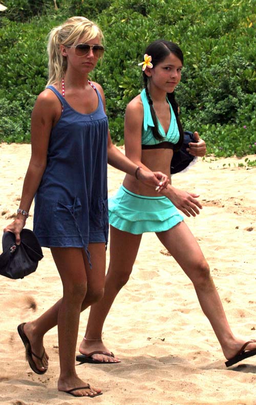 ashley-tisdale-hawaii-73-1.jpg